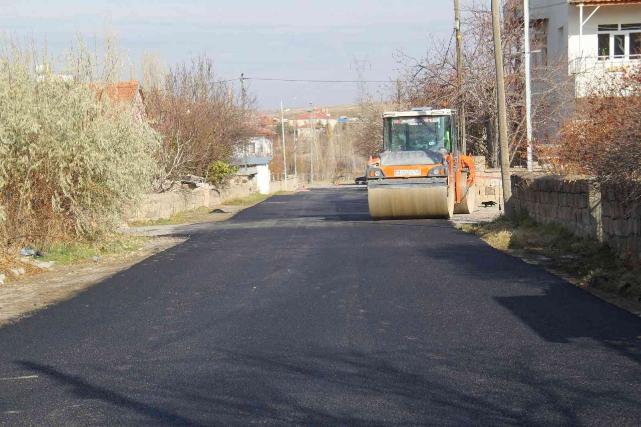 Bünyan’da asfalt çalışmaları sokaklarda devam ediyor