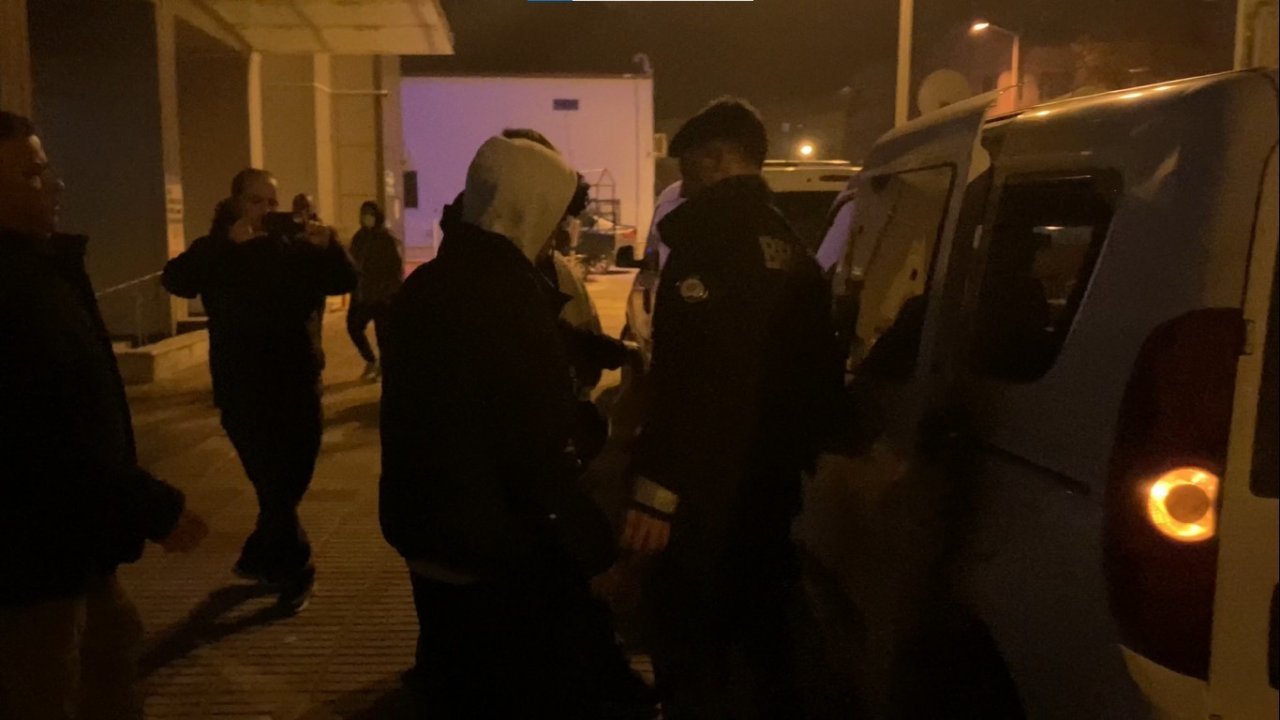 Yol verme tartışması bıçaklı kavgaya dönüştü: 1 yaralı