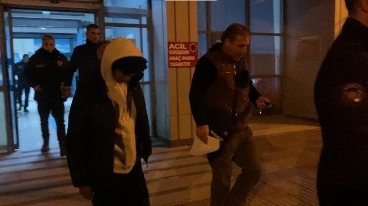 Yol verme tartışması bıçaklı kavgaya dönüştü: 1 yaralı