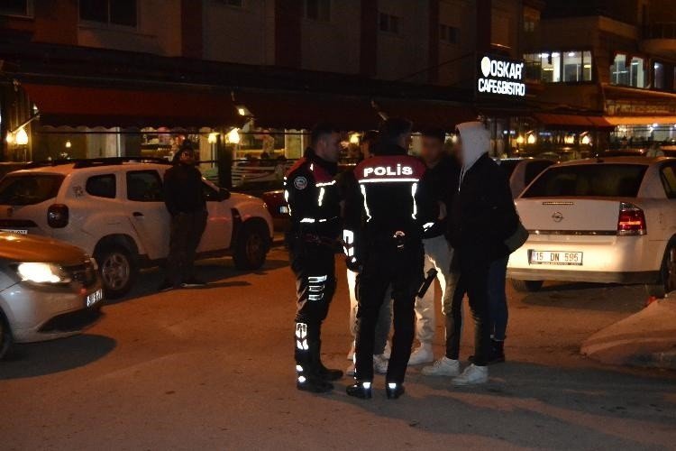Yol verme tartışması bıçaklı kavgaya dönüştü: 1 yaralı