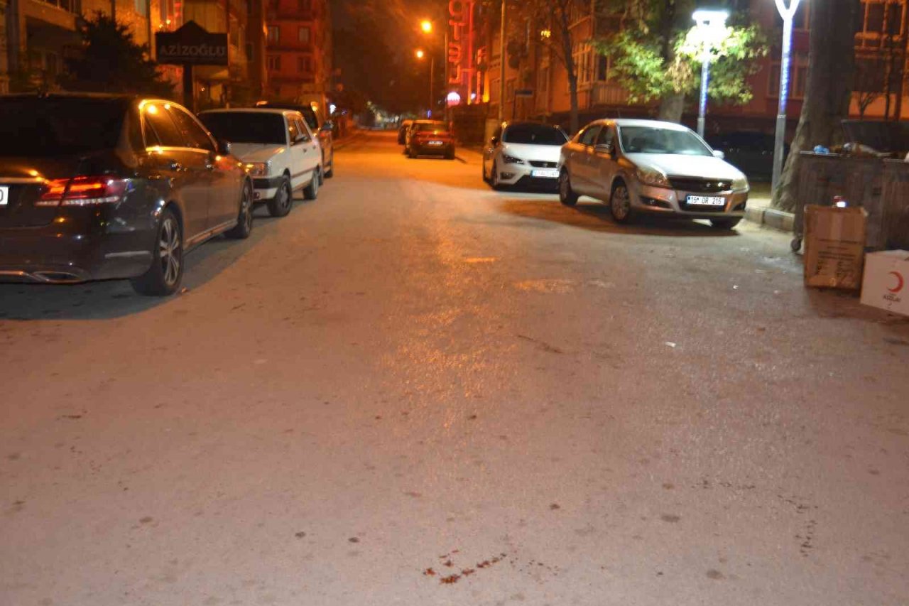 Yol verme tartışması bıçaklı kavgaya dönüştü: 1 yaralı