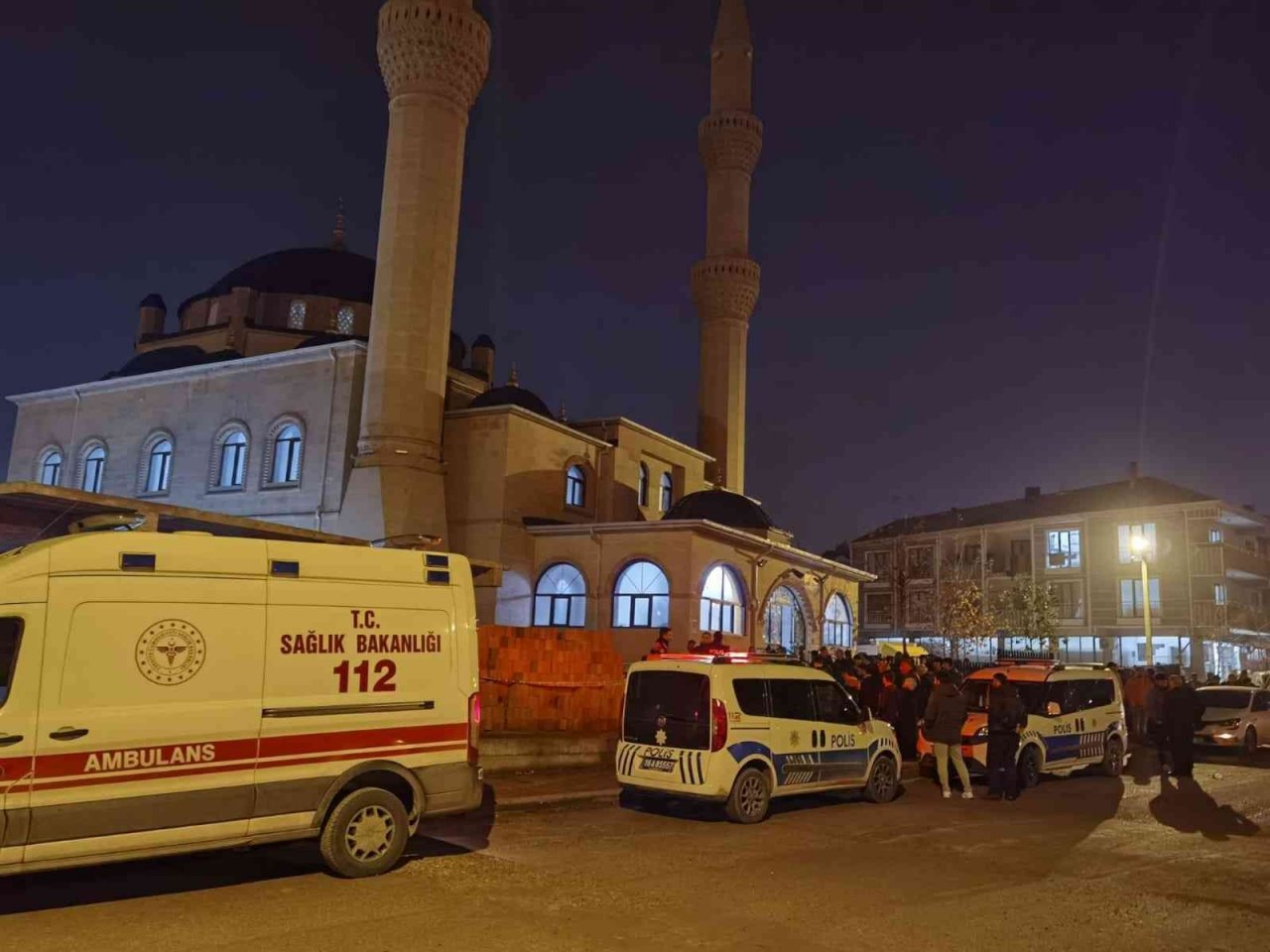 Caminin müştemilatından düşen adam hayatını kaybetti