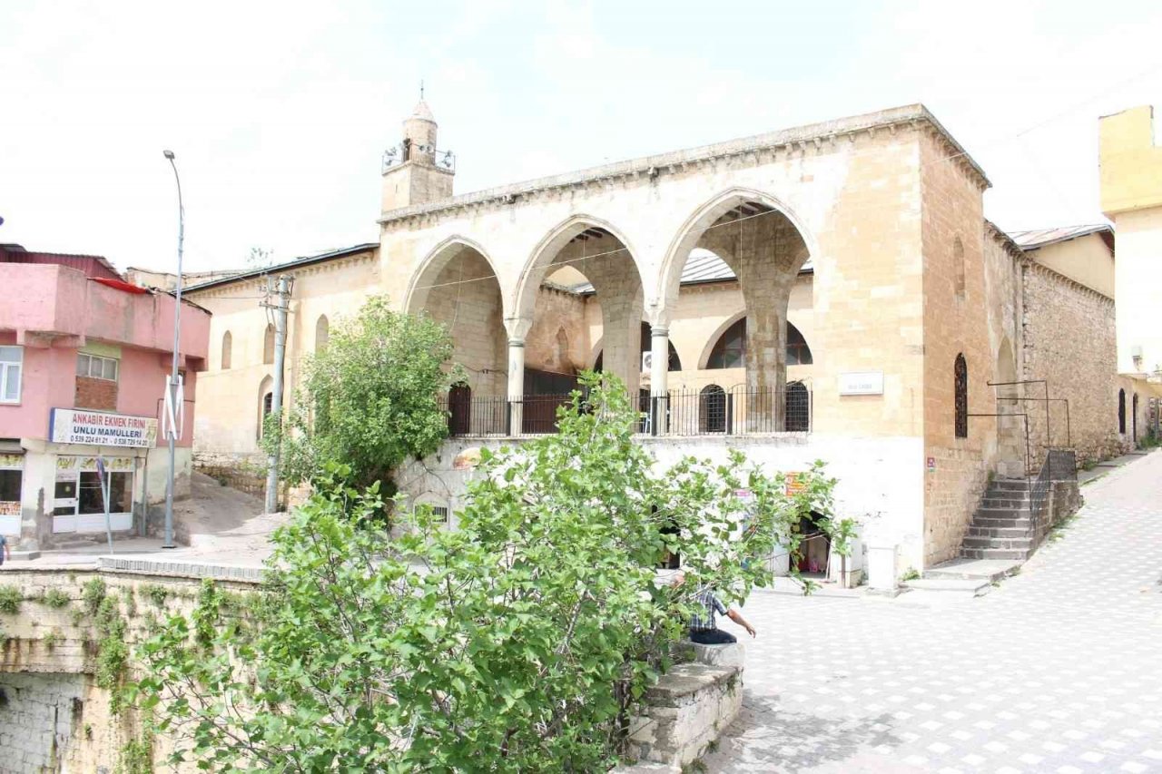 Hani’de tarihi Ulu Caminin restorasyon çalışmaları başladı