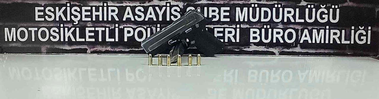 Şüpheli şahıslardan tabanca ve pompalı tüfek ele geçirildi