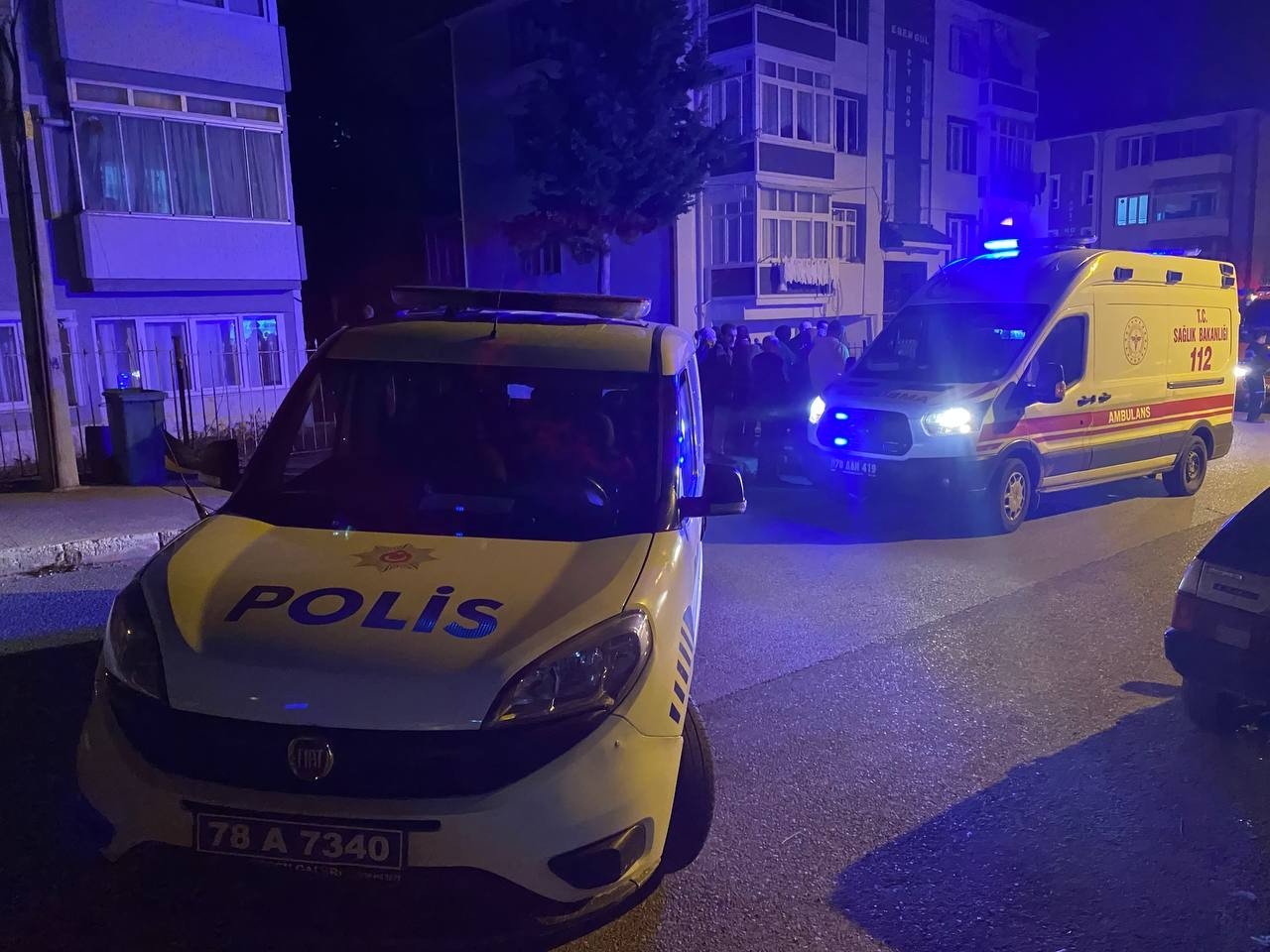 Yangında dumandan etkilenen kadın hastaneye kaldırıldı