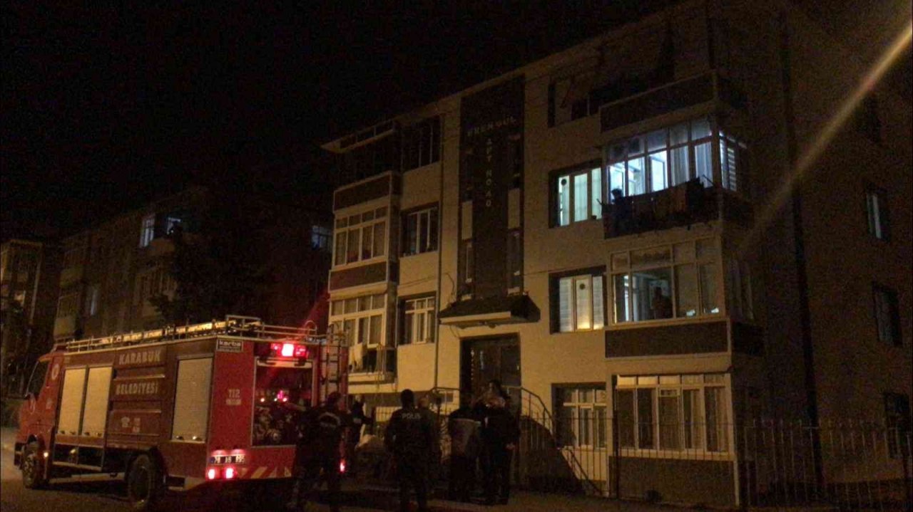 Yangında dumandan etkilenen kadın hastaneye kaldırıldı