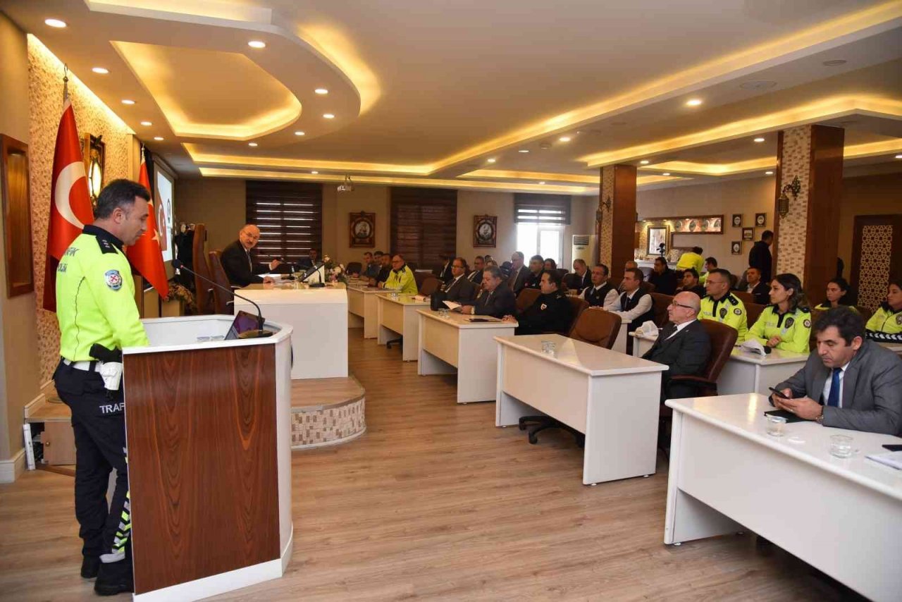 Manisa’da kış mevsiminde alınacak trafik tedbirleri görüşüldü