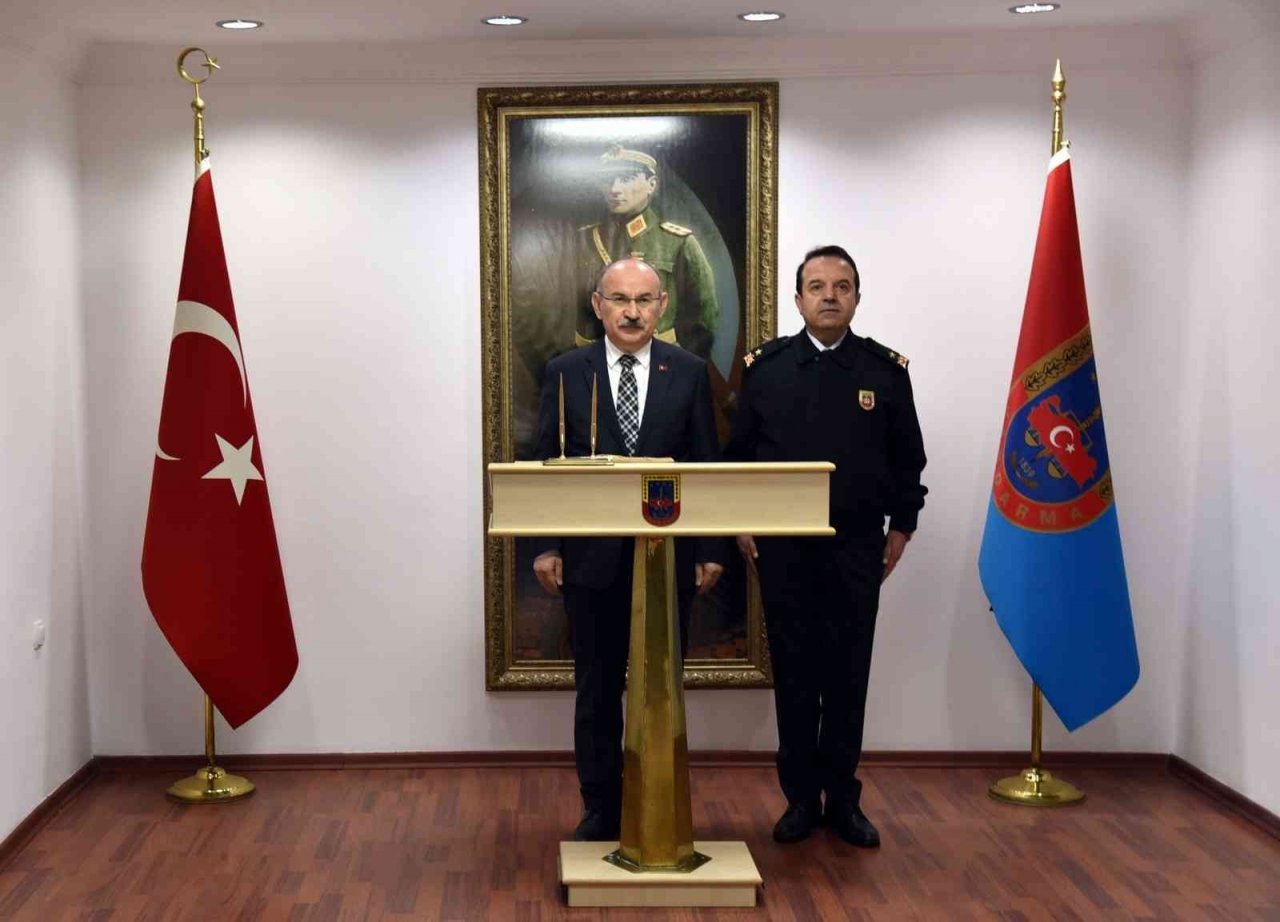 Vali Karadeniz emniyet ve jandarma çalışmaları hakkında bilgilendirildi