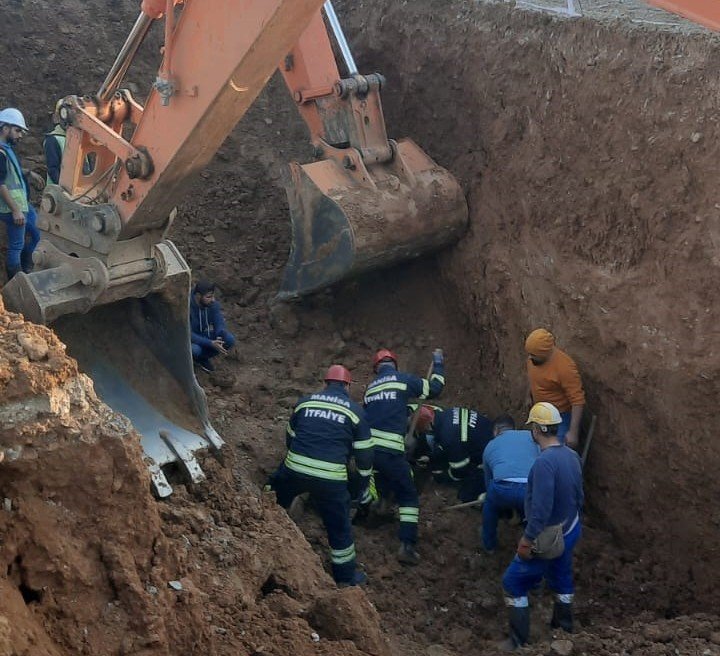 Şantiyede göçük altında kalan işçi itfaiye ekipleri tarafından kurtarıldı