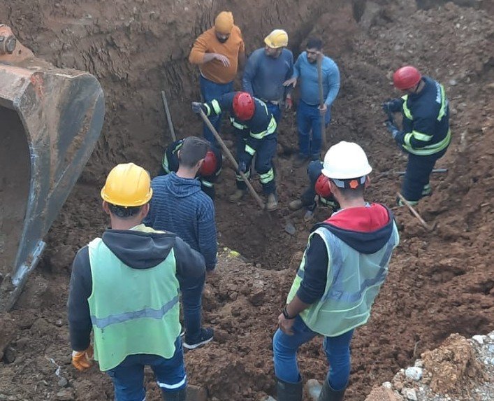 Şantiyede göçük altında kalan işçi itfaiye ekipleri tarafından kurtarıldı
