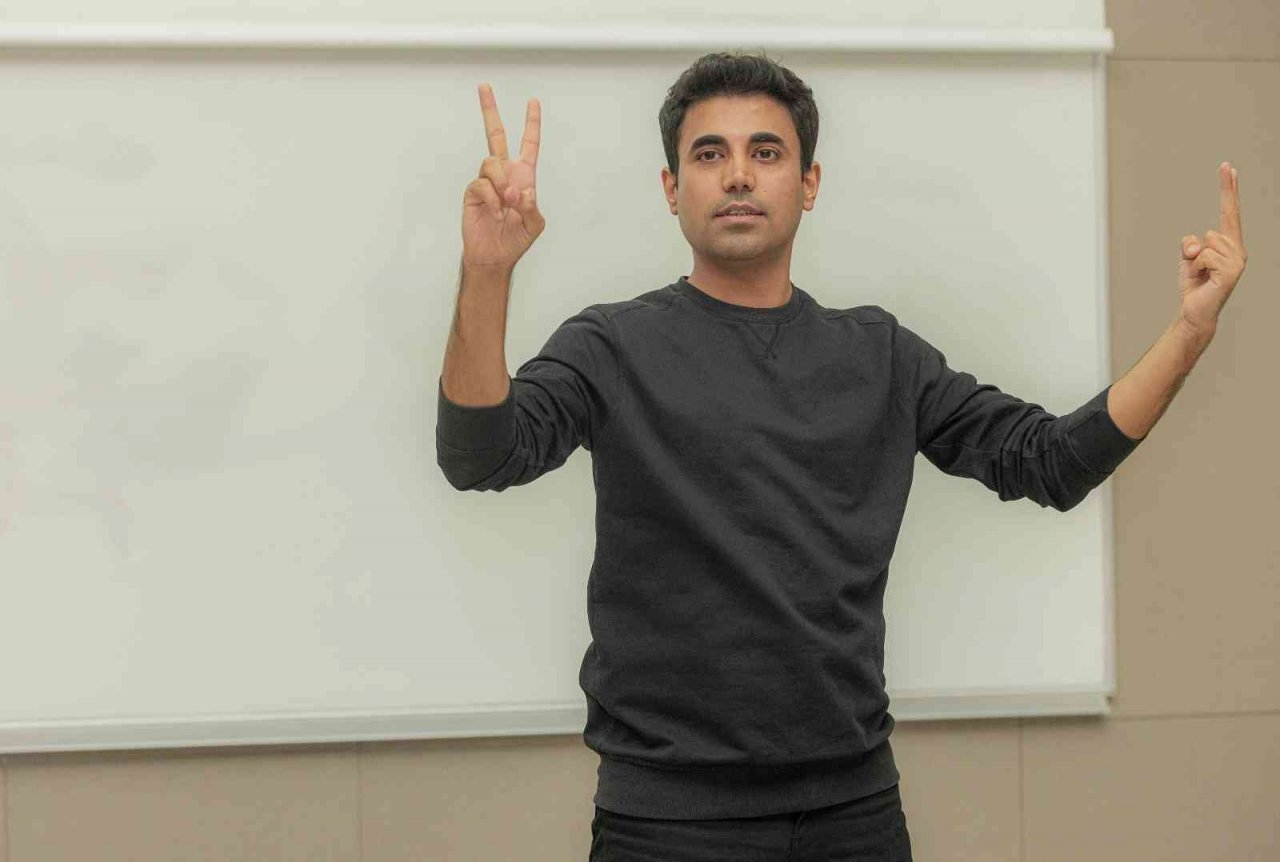 Elleriyle konuşmayı öğrendiler