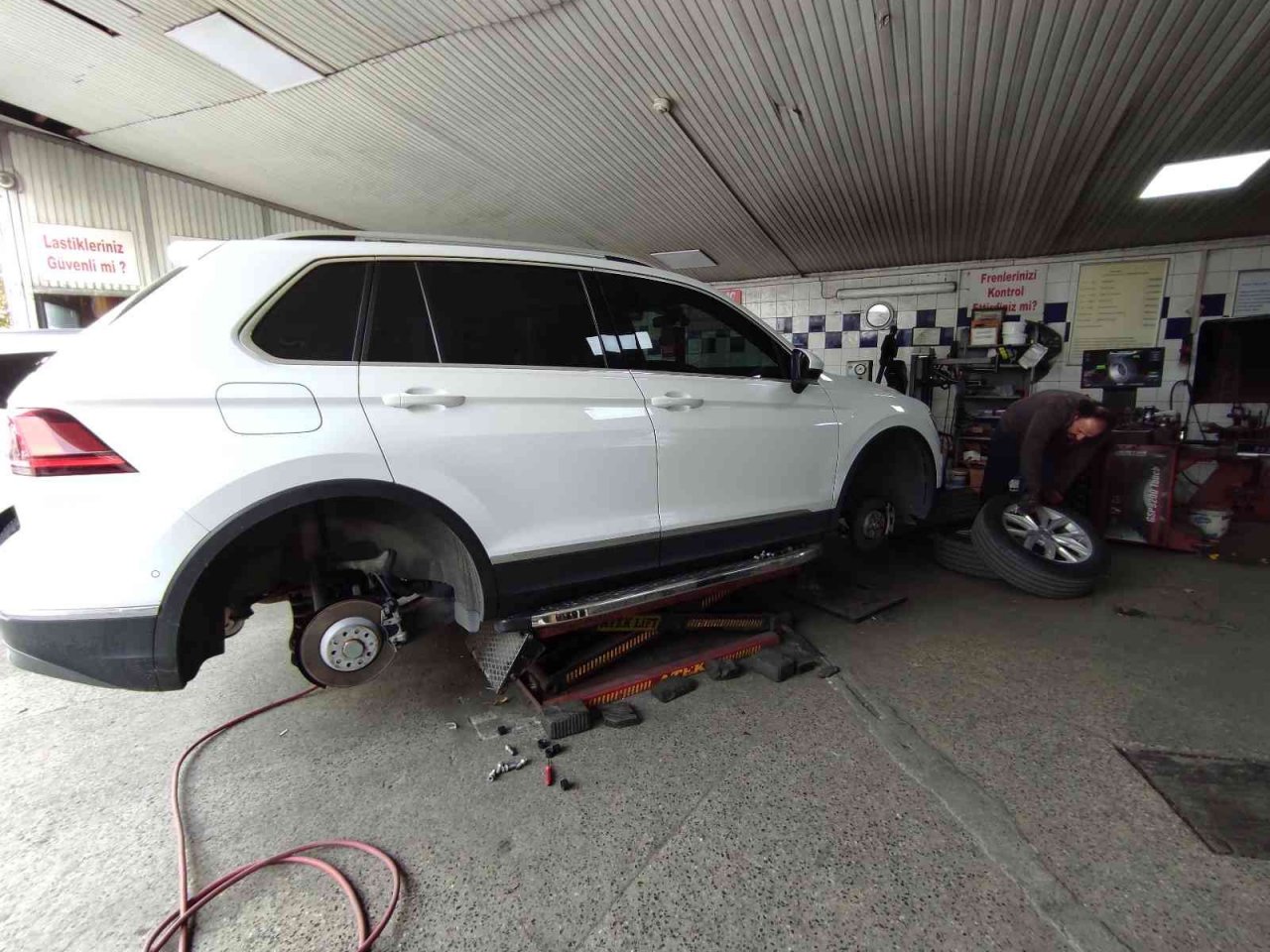 Kış lastiği zorunluluğu başlıyor: Lastikçilerde yoğun mesai