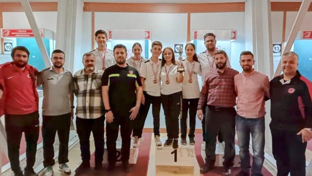 Pamukkale Belediyespor dart takımı Türkiye 3.sü oldu