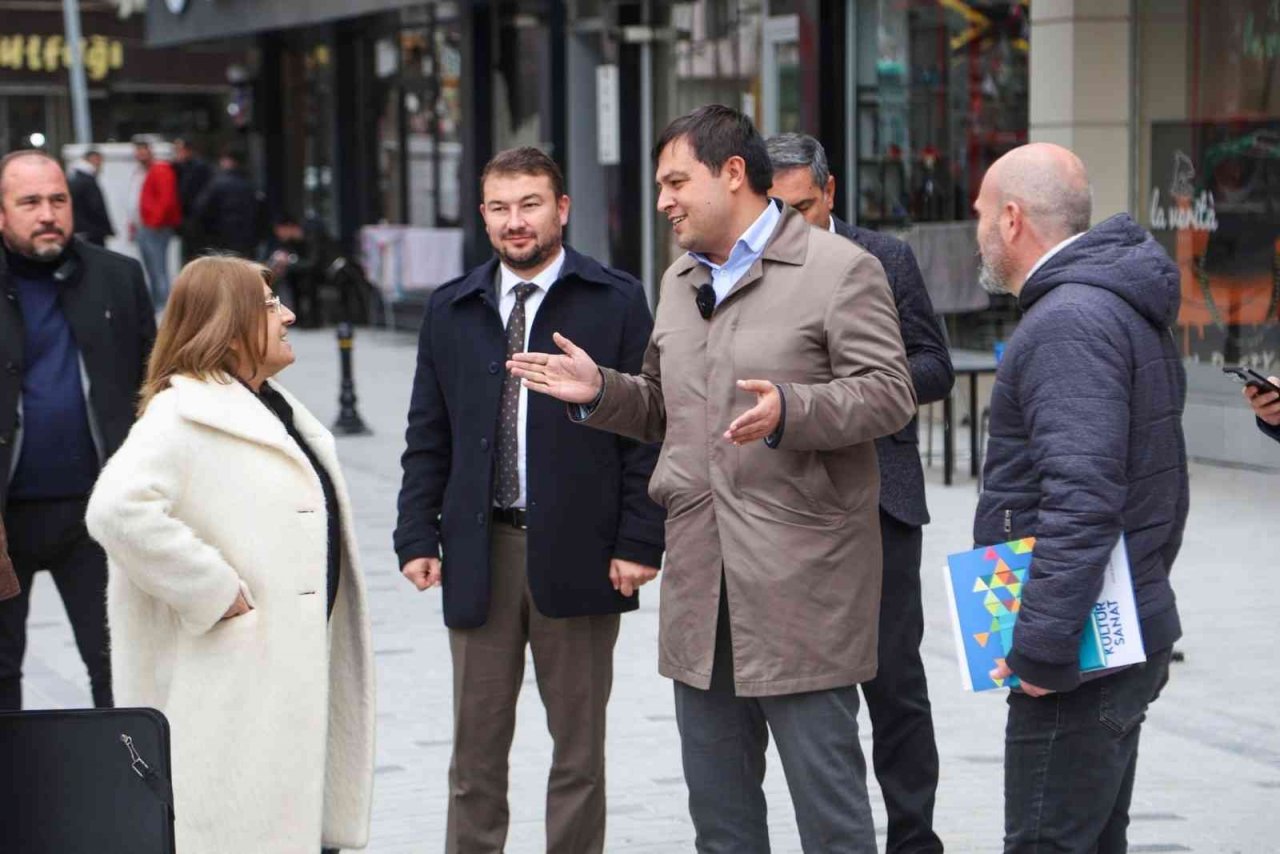 Başkan Çakın yayalaştırılmış sokaklar projesini yerinde inceledi