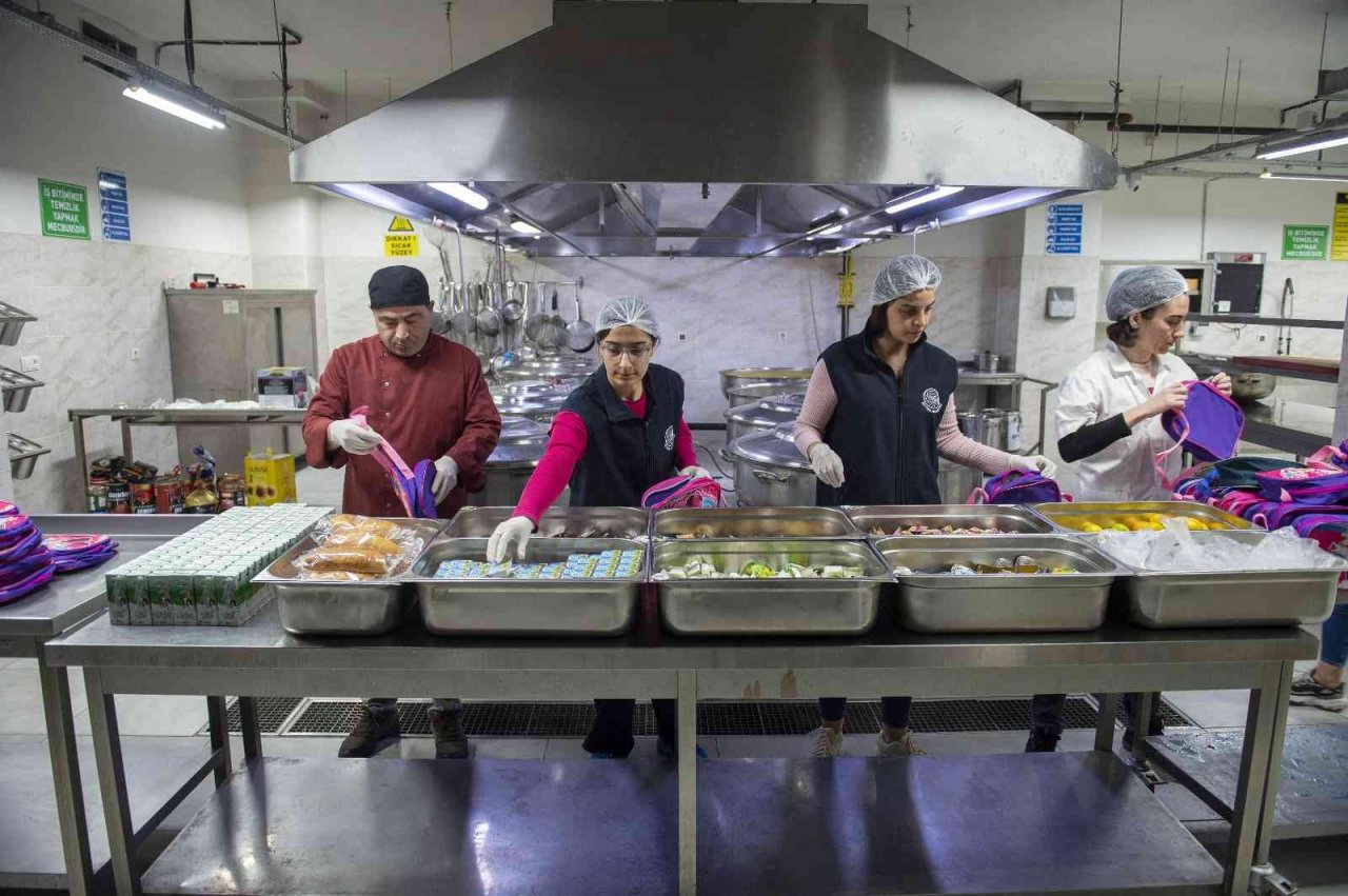 İhtiyaç sahibi öğrencilerin kahvaltısı Seyhan Belediyesinden