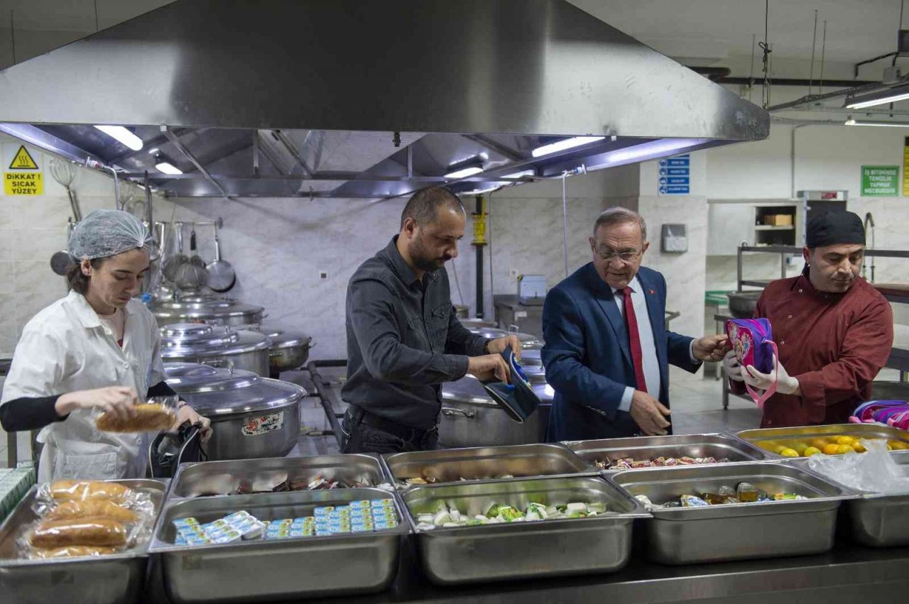 İhtiyaç sahibi öğrencilerin kahvaltısı Seyhan Belediyesinden