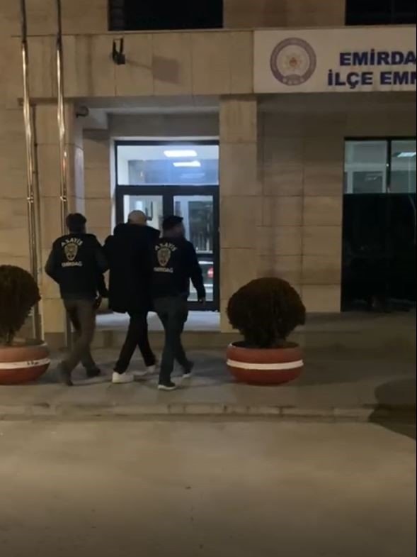 Berenin içinden Afgan sakızı, sigara paketinden kenevir tohumu çıktı