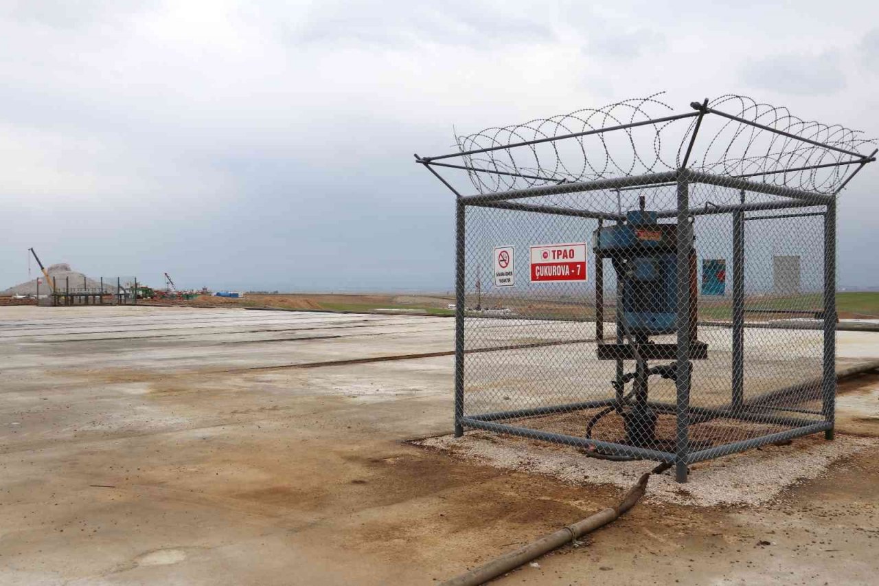 Adana’da su seviyesinde çıktı: "Çukurova 7" isimli kuyudan petrol fışkırdı