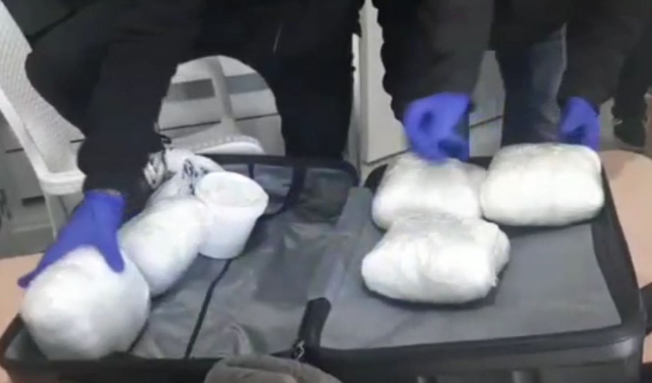 Jandarmanın baskın yaptığı evde bir valiz dolusu uyuşturucu ele geçirildi