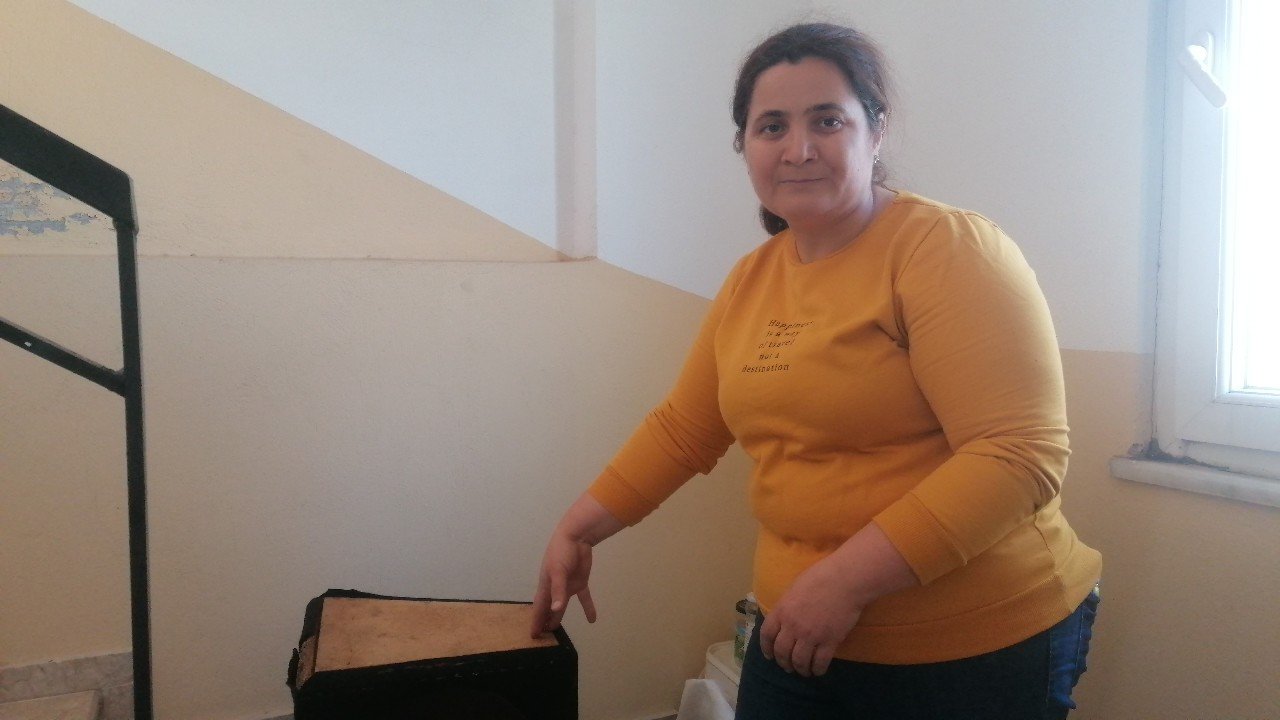 Girdiği apartmandan hem pazar arabası hem de 2 damacana zeytinyağı çalan hırsız yakalandı