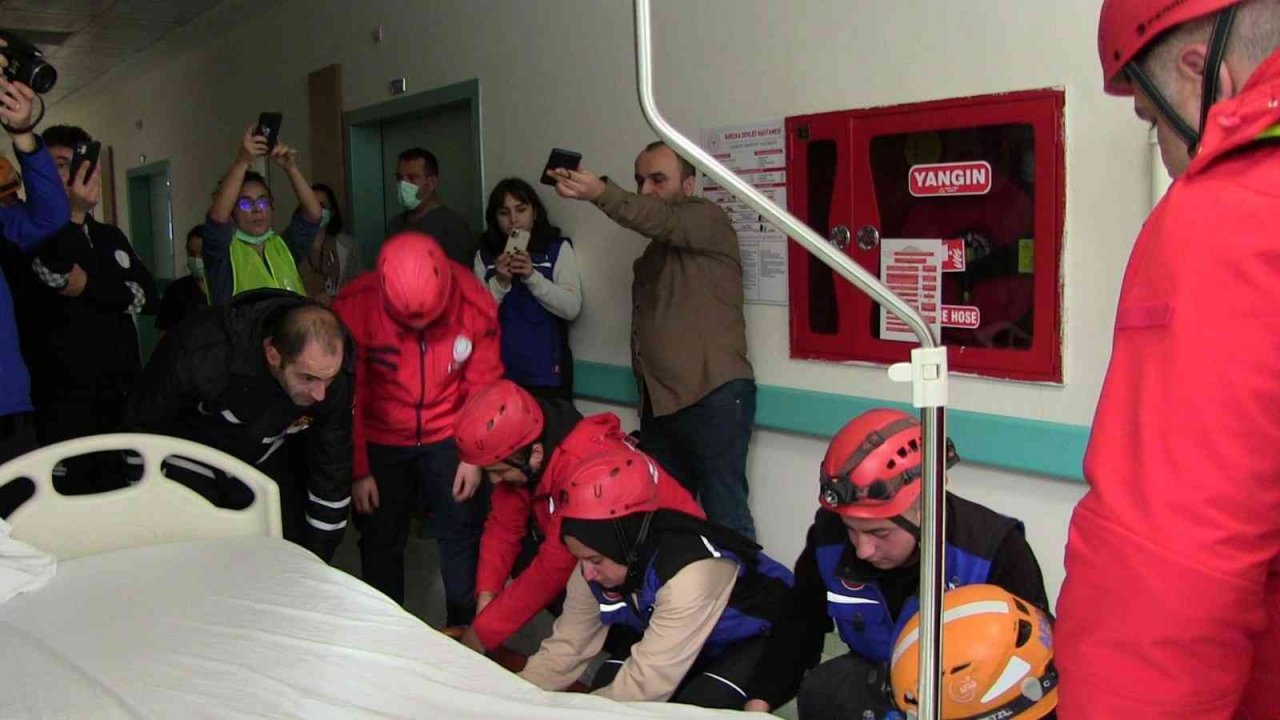 Artvin’de hastanede gerçeği aratmayan tatbikat