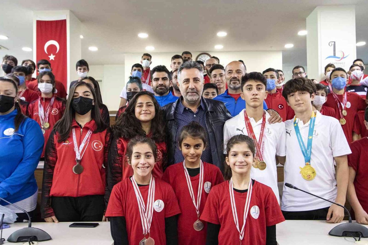 Bayraklı Belediyesi’nden 3 yılda 666 madalya