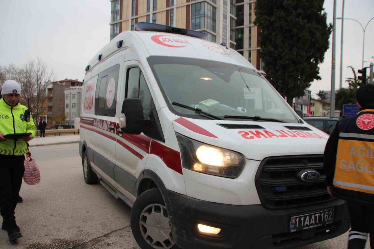 Bilecik’te otomobilin çarptığı yaya yaralandı