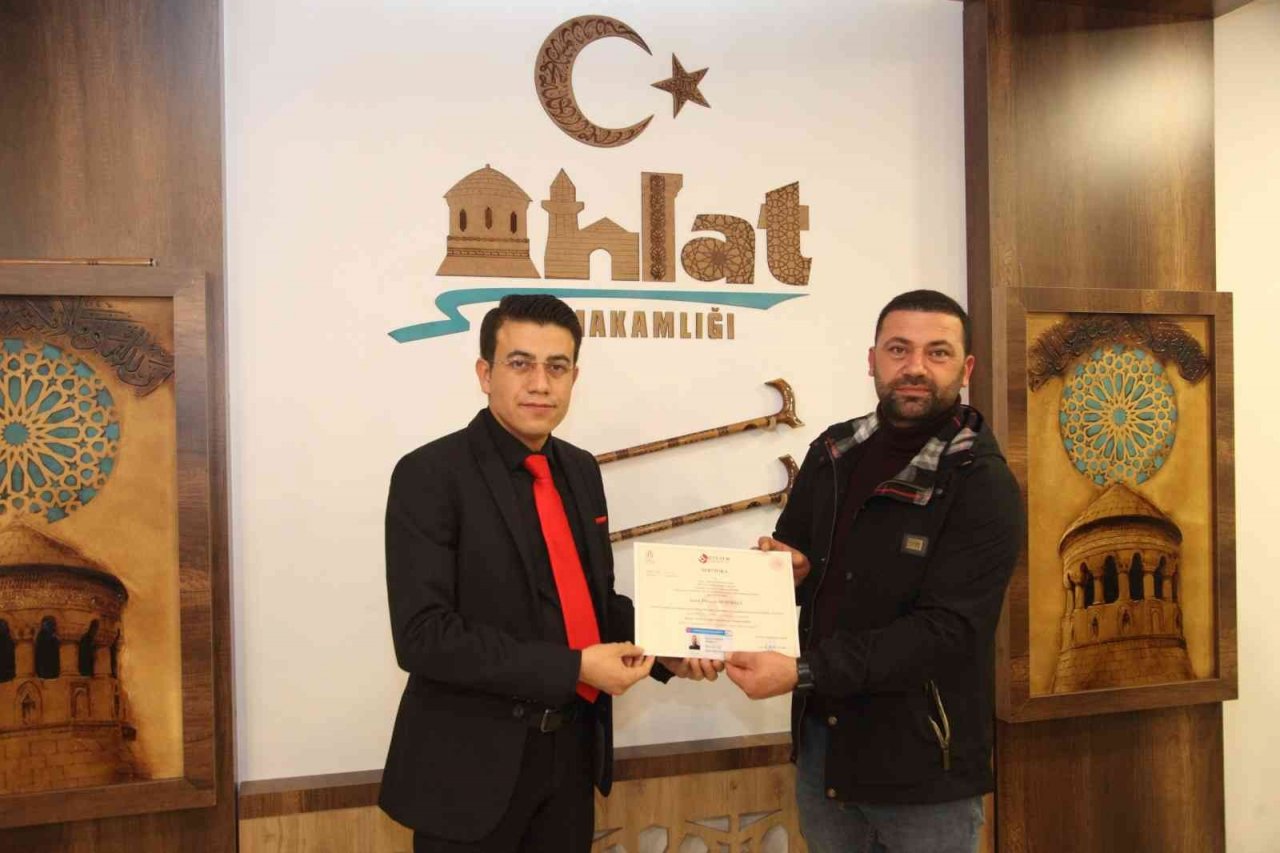 Ahlat’ta eğitimini tamamlayan genç çiftçi ve girişimciler sertifika aldı