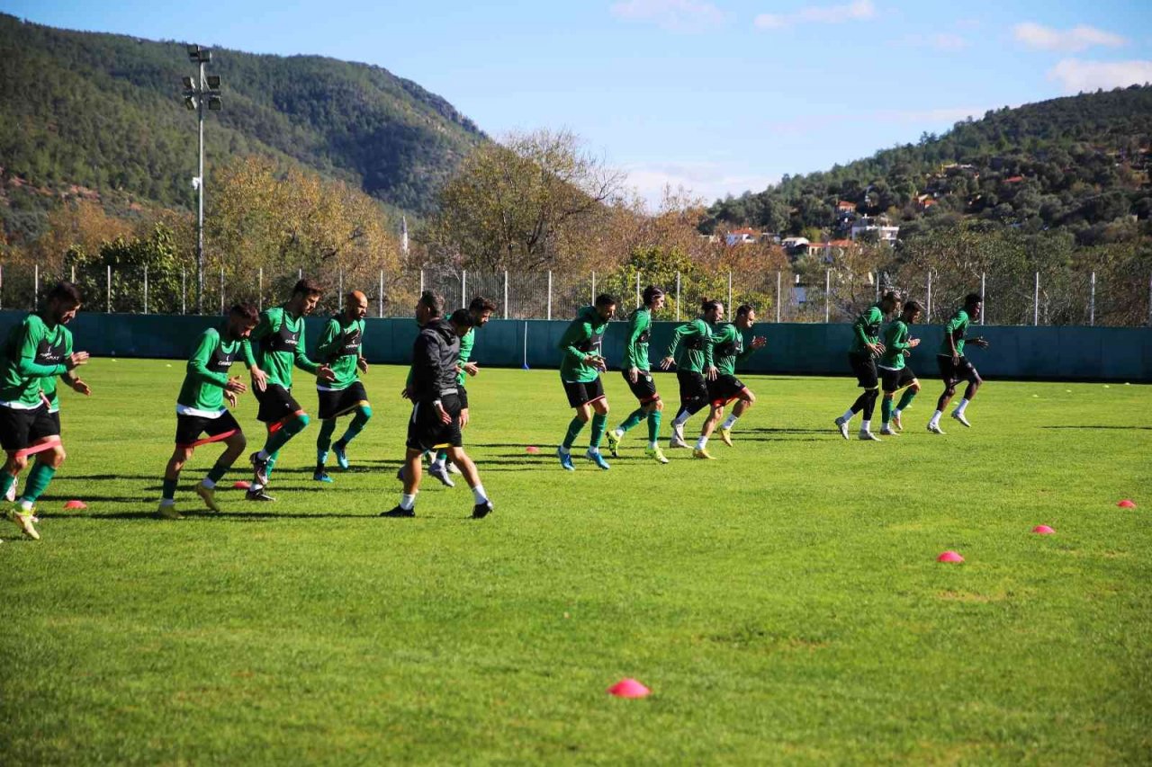 Rıza Karakaya: "Biz şampiyonluğa kurulmuş bir takım değiliz"