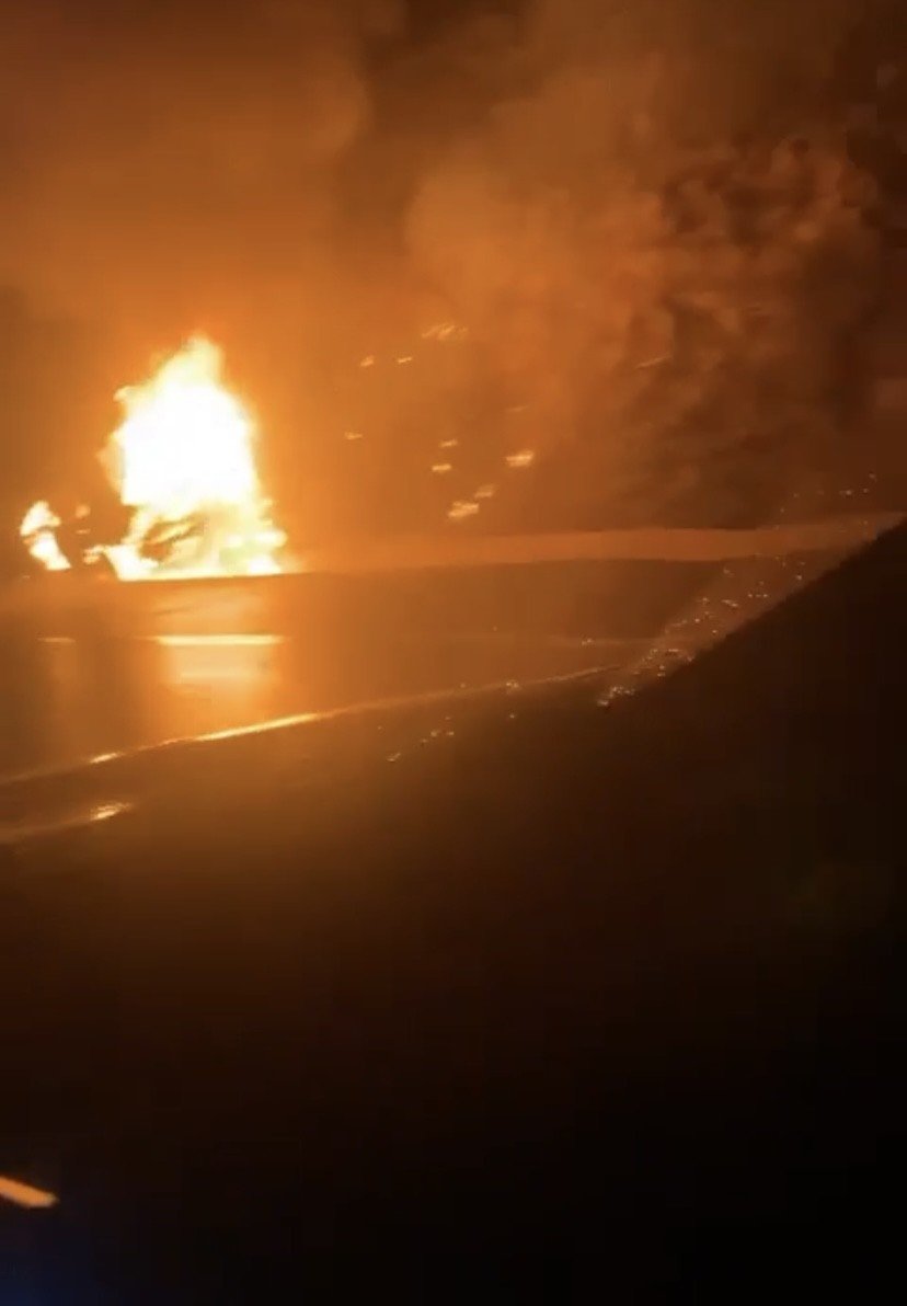 Bursa’da seyir halindeki otomobil alev alev yandı