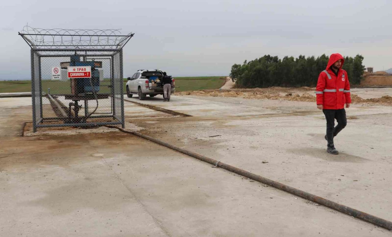 Adana’da su seviyesinde çıktı: "Çukurova 7" isimli kuyudan petrol fışkırdı