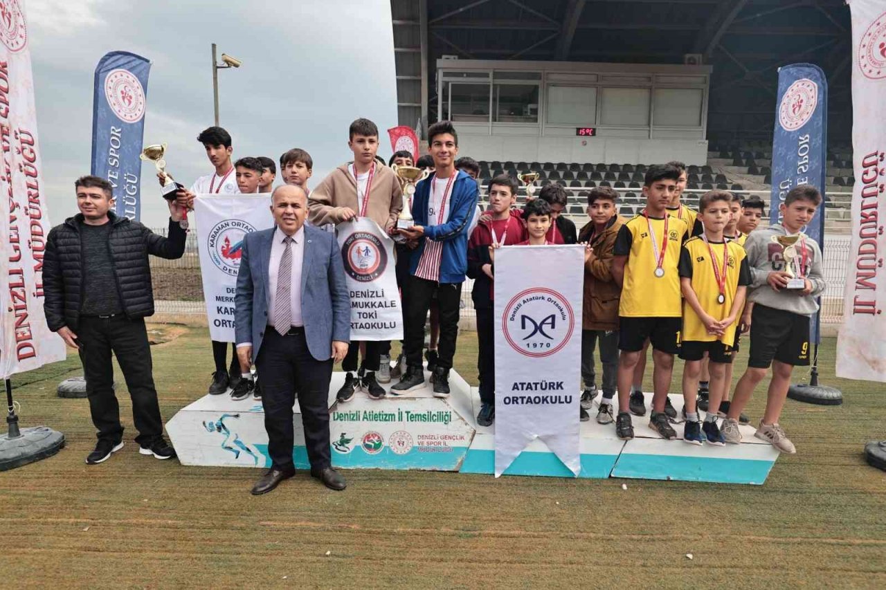 Kros yarışlarında il birincisi olan öğrenciler ödüllendirildi