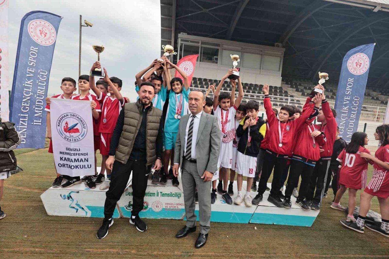 Kros yarışlarında il birincisi olan öğrenciler ödüllendirildi