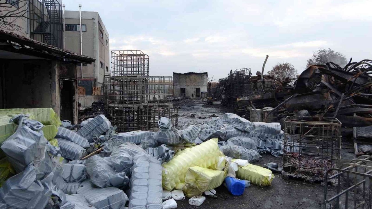 Milyonluk fabrikadan geriye harabe kaldı