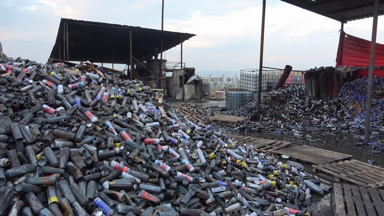 Milyonluk fabrikadan geriye harabe kaldı