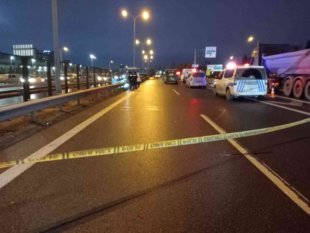 Esenler’de yolun karşısına geçmeye çalışan kişiye otomobil çarptı: 1 ölü