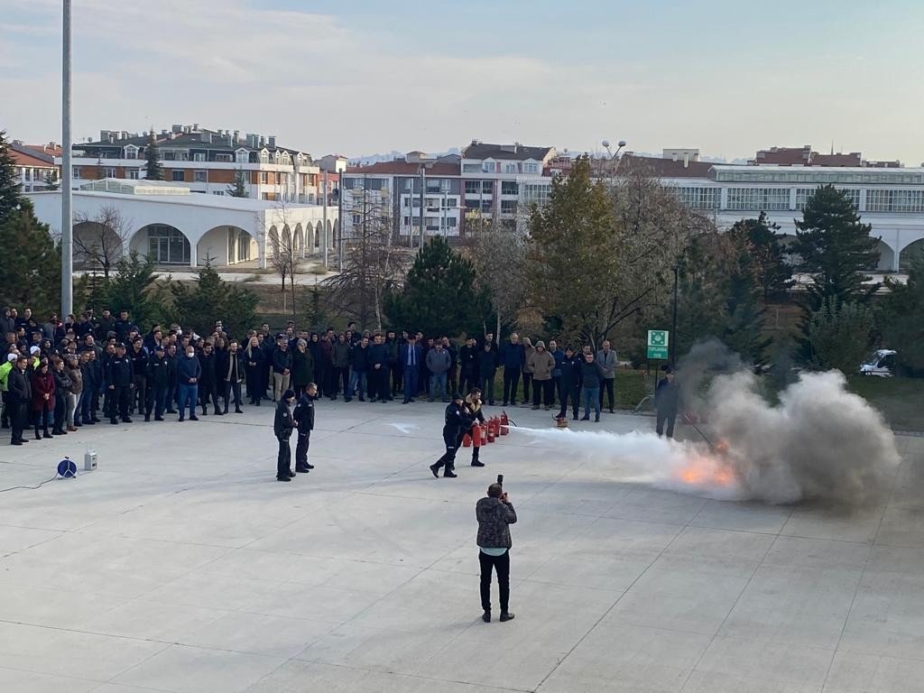 Eskişehir Emniyet’i Tahliye ve Yangın Söndürme Tatbikatı yaptı