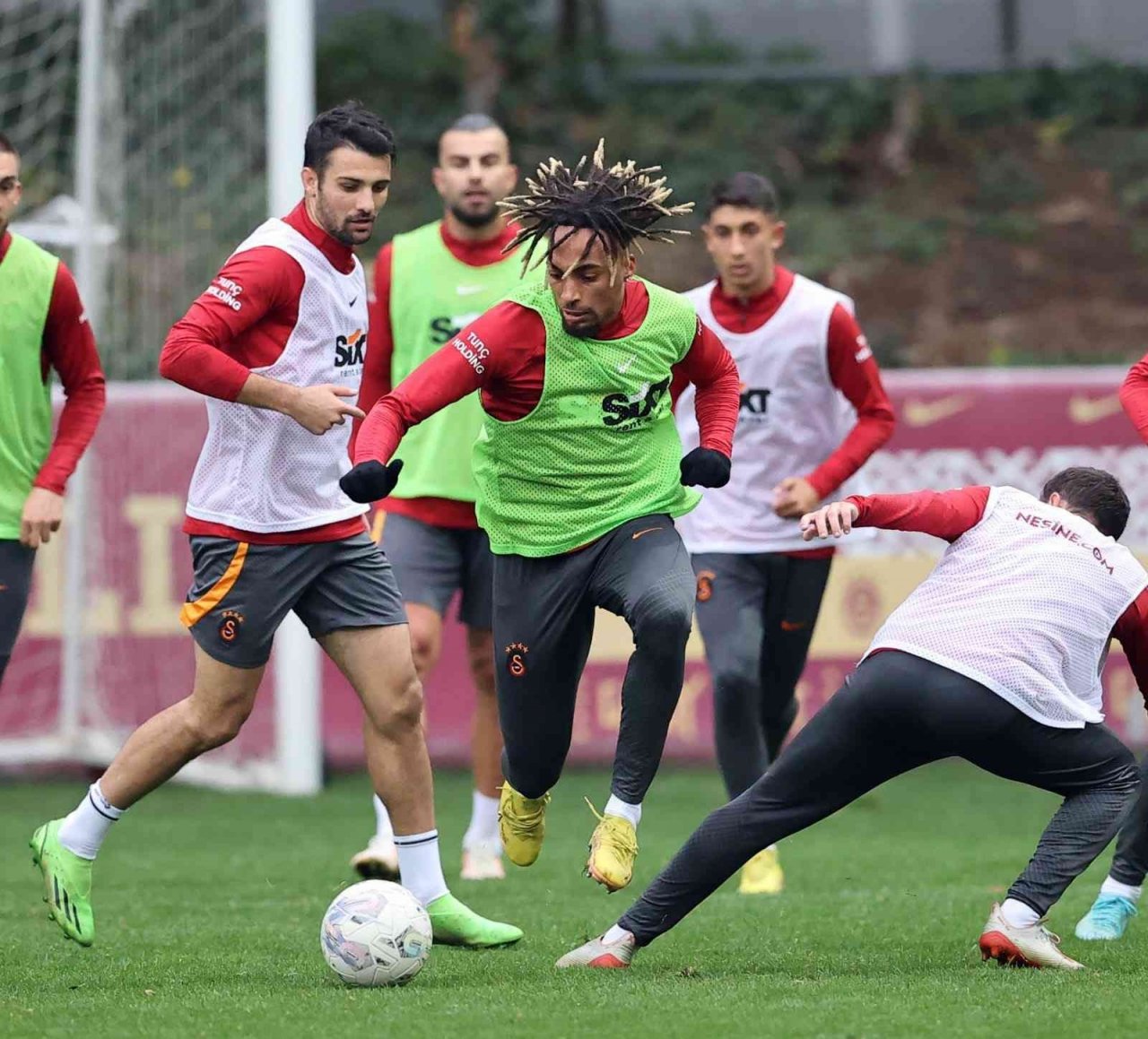 Galatasaray’da Icardi antrenmanı yarıda bıraktı