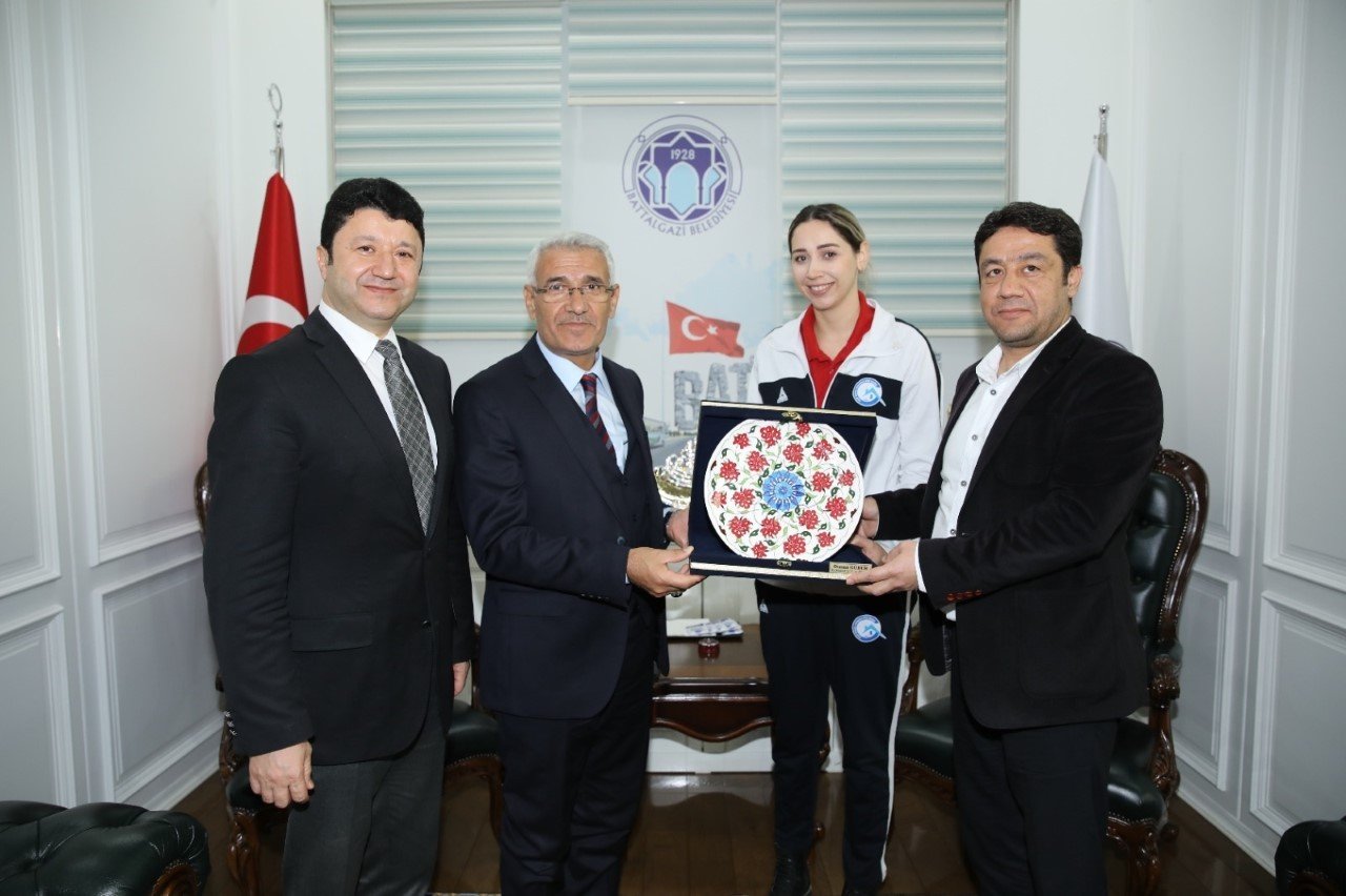 Voleybolculardan Güder’e şampiyonluk sözü