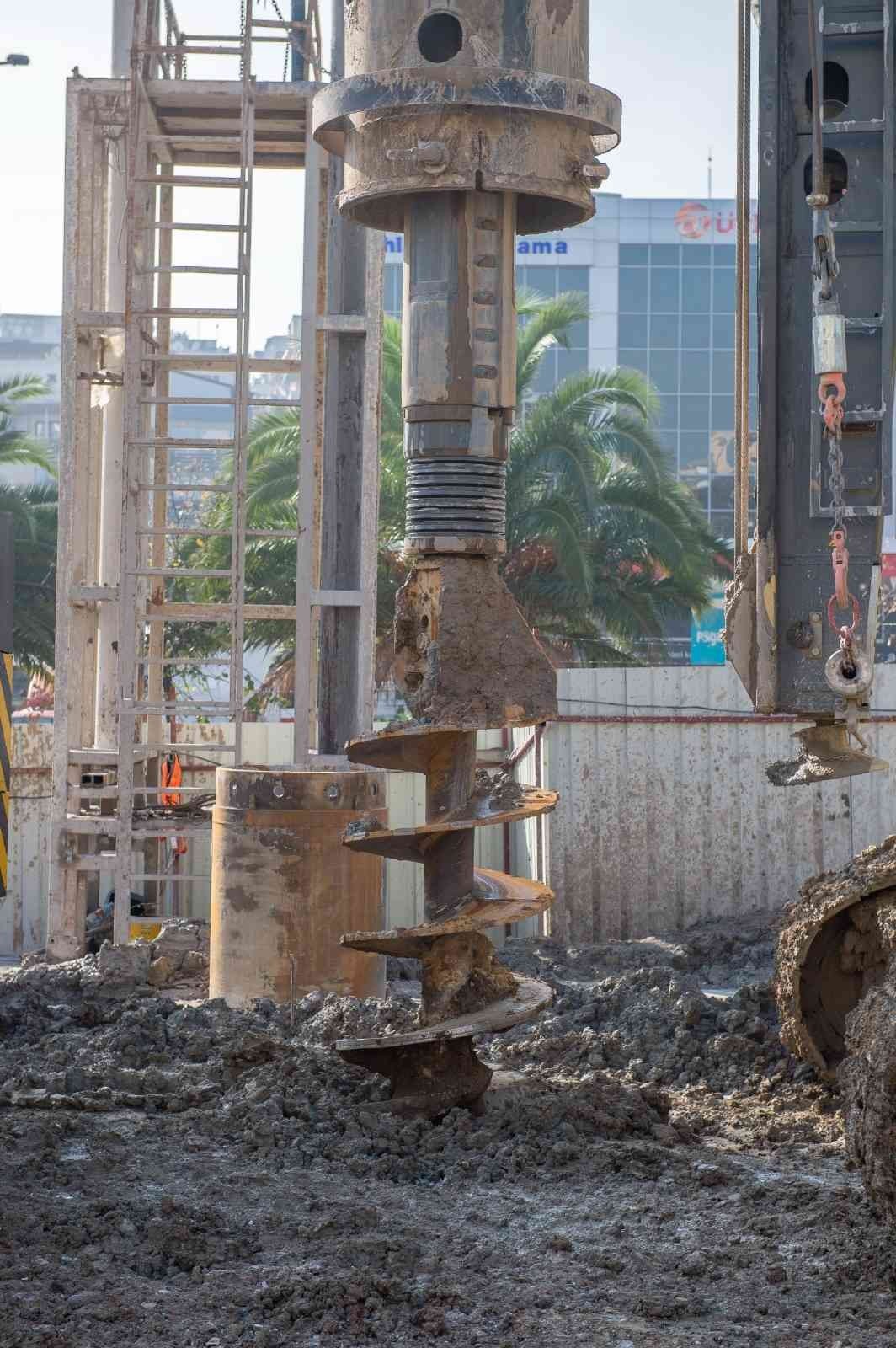 Buca Metrosunda ilk kazık çakıldı