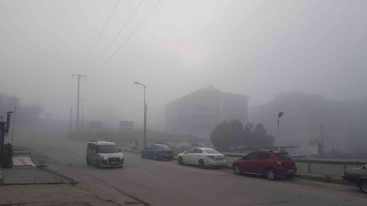 Yoğun sis şehrin tamamına hakim oldu