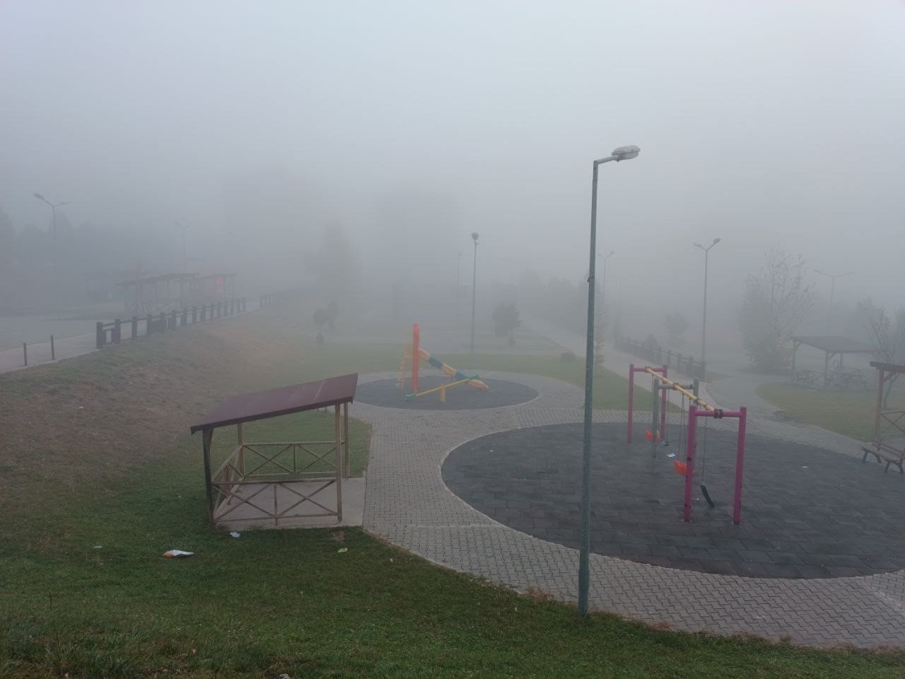 Yoğun sis şehrin tamamına hakim oldu