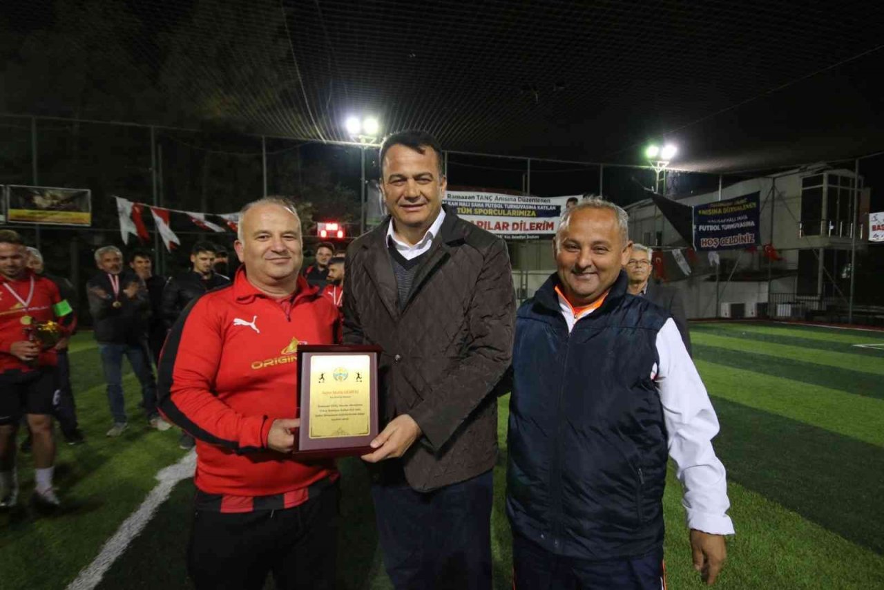 Kalkan Halı Saha Turnuvası tamamlandı