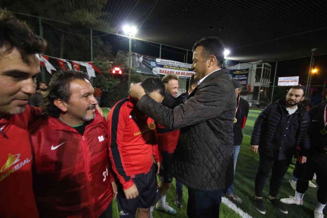 Kalkan Halı Saha Turnuvası tamamlandı