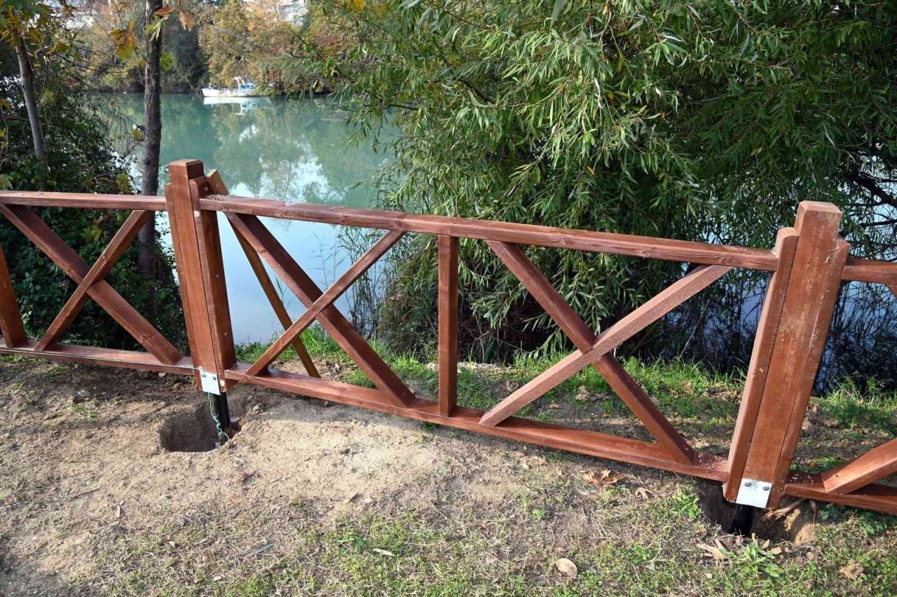 Irmak kenarlarına korkuluklu önlem