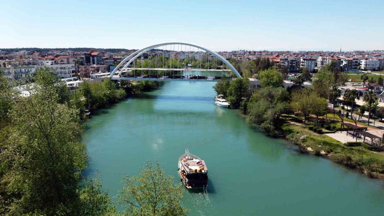 Irmak kenarlarına korkuluklu önlem