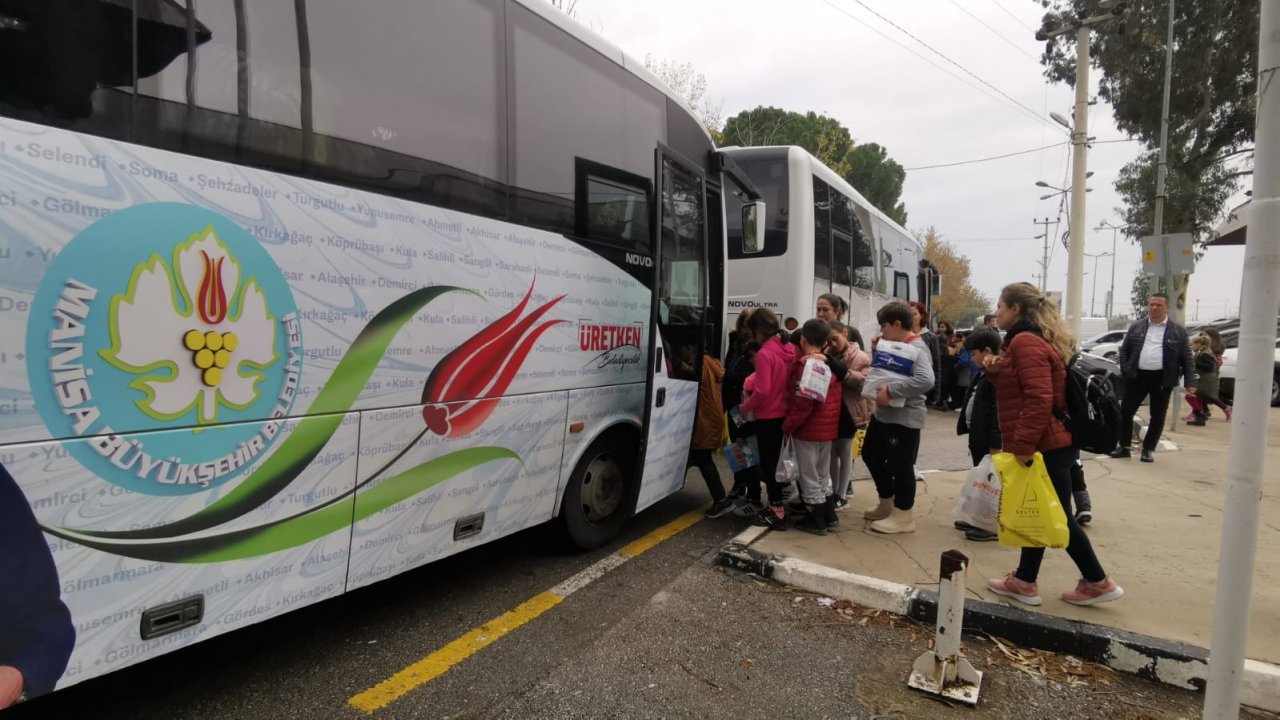 Manisa Büyükşehir Belediyesinden kitap fuarına otobüs desteği