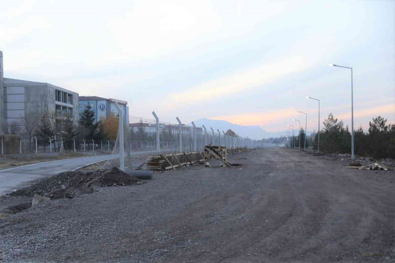 Melikgazi, daha konforlu ve seri ulaşım için yeni alternatif yol çalışmasına başladı