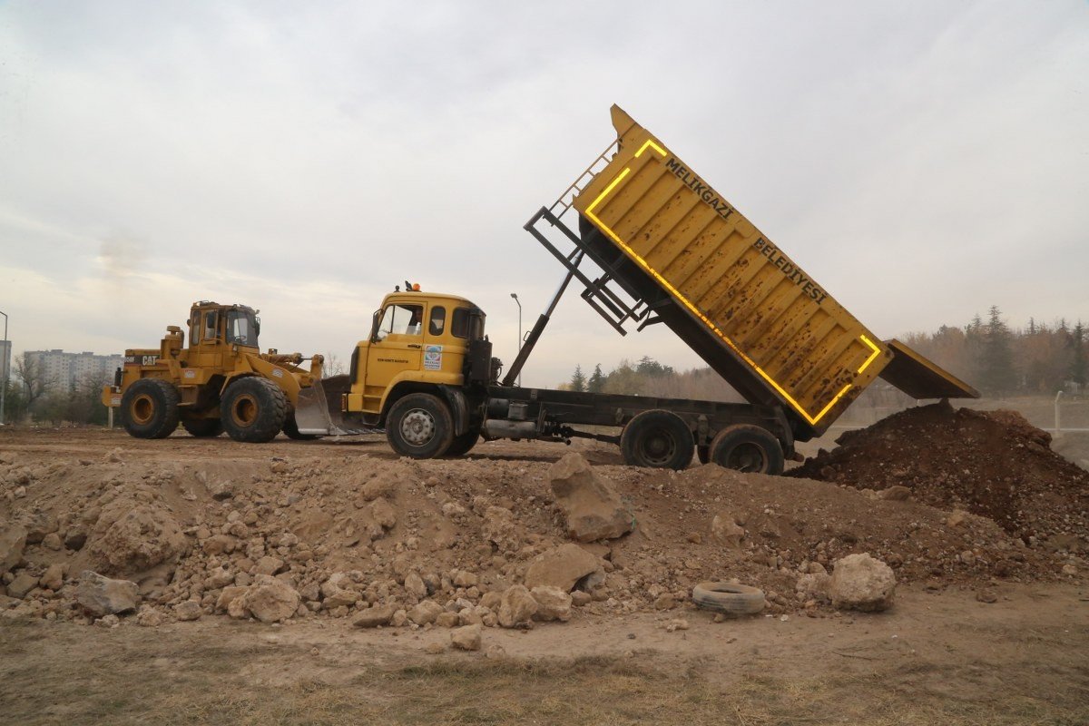Melikgazi, daha konforlu ve seri ulaşım için yeni alternatif yol çalışmasına başladı