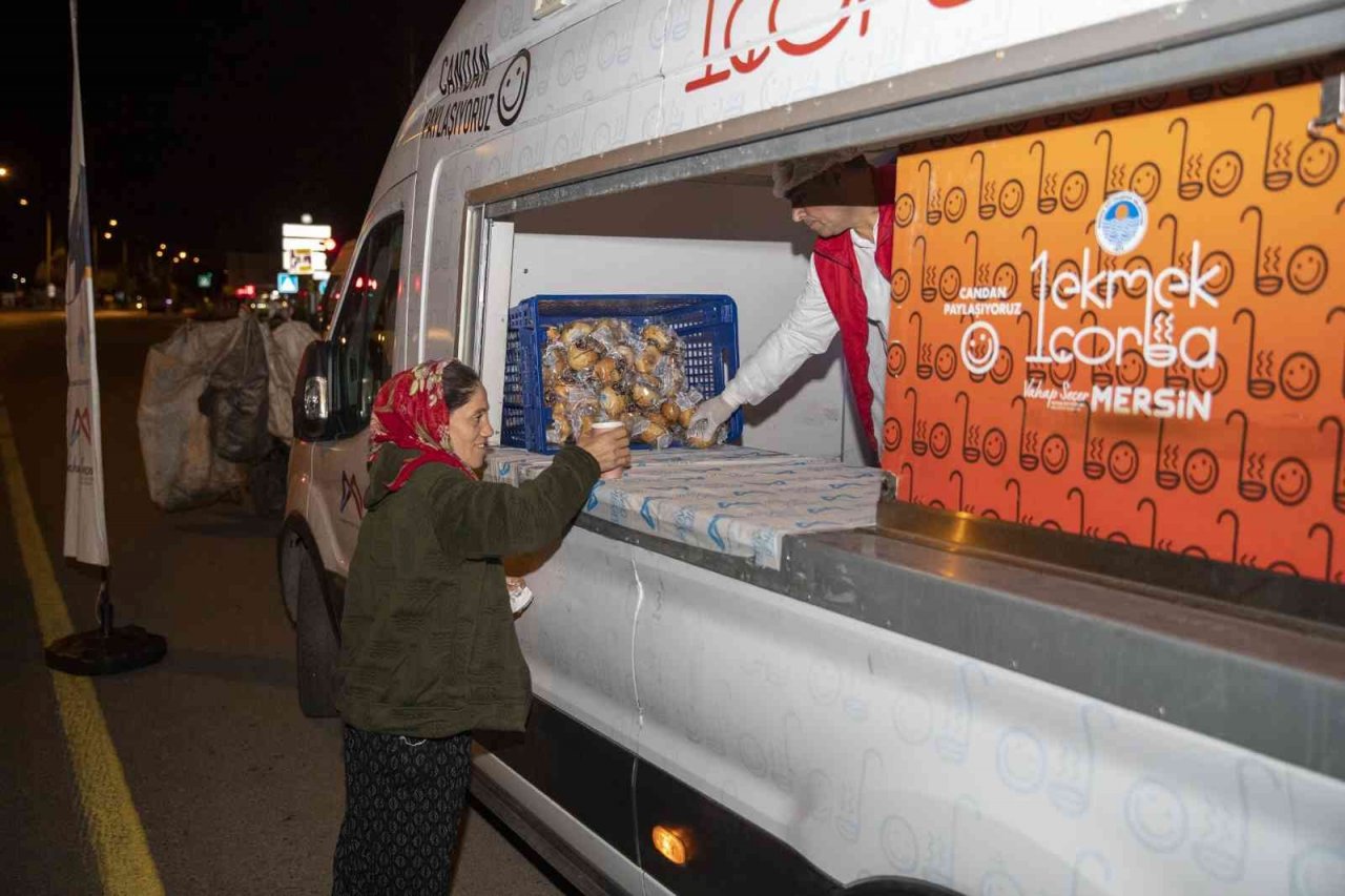 Mersin’de tarım işçilerinin sabah çorbası belediyeden